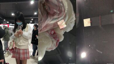 牛B大神漫展现场一路跟踪抄底多位漂亮的小姐姐看看她们都穿着什么骚内 (2)