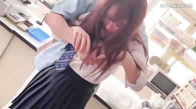 吐血推荐！罕见爆乳又漂亮的萝莉学生妹SPAY382，偷东西被店主发现两个人轮奸她，大眼清纯9.5分超高颜值，还有顶级爆乳